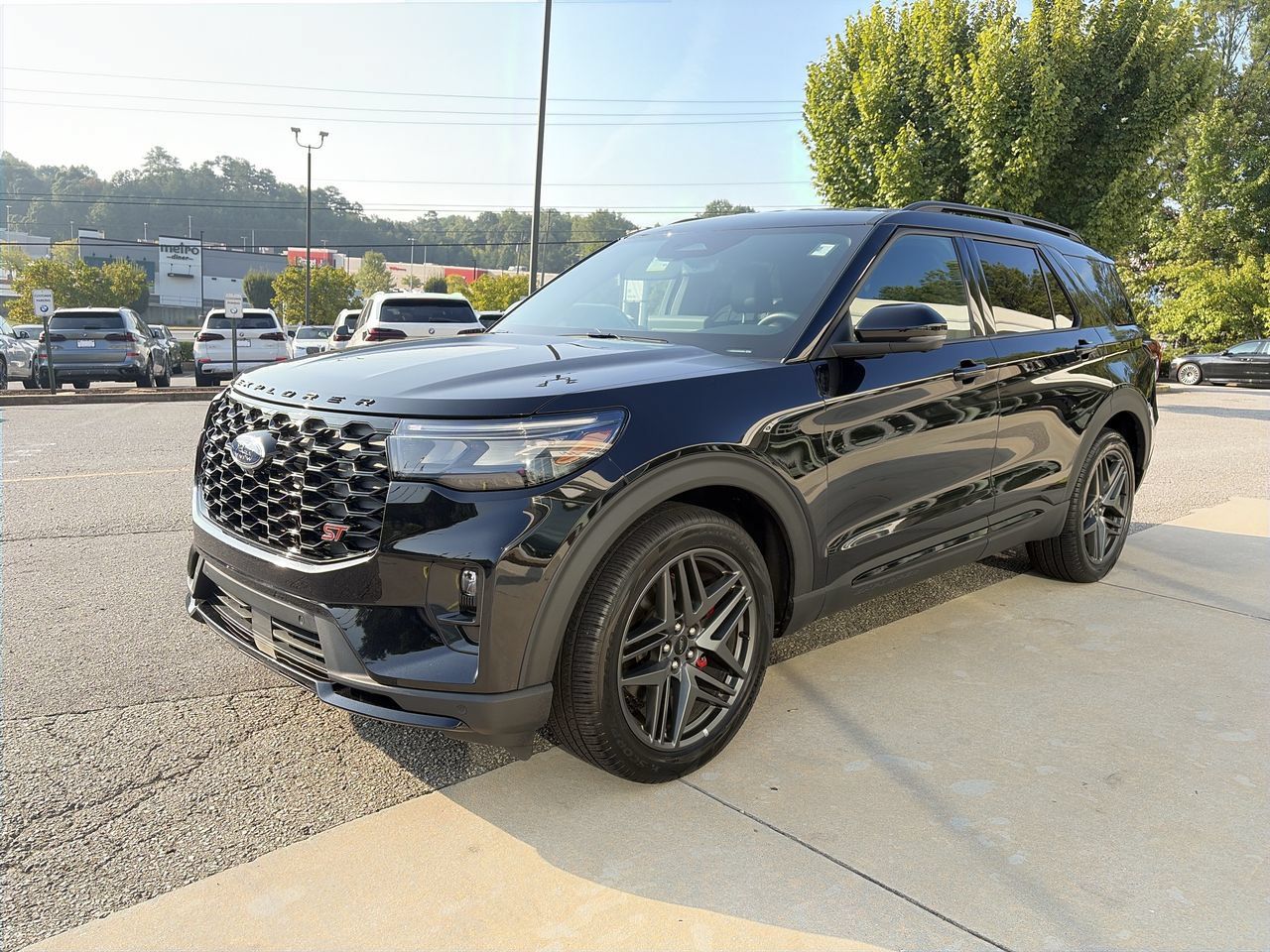 Used 2025 Ford Explorer ST AWD/4WD image 4