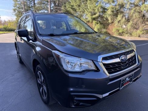 Used 2017 Subaru Forester 2.5i w/ Alloy Wheel Package image 3