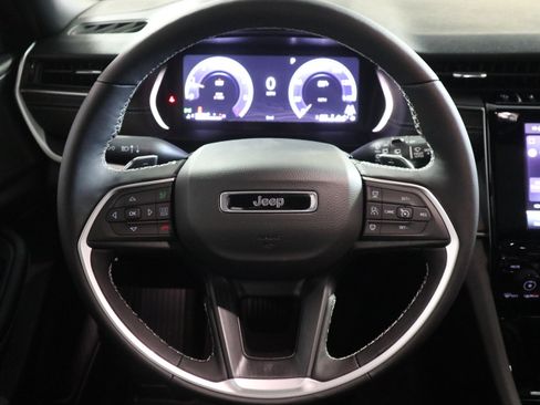 New 2025 Jeep Grand Cherokee L Altitude image 18