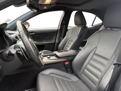Used 2019 Lexus IS 300 image 9