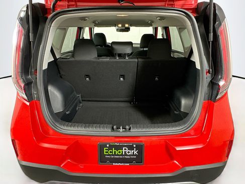 Used 2025 Kia Soul LX w/ LX Technology Package FWD image 27