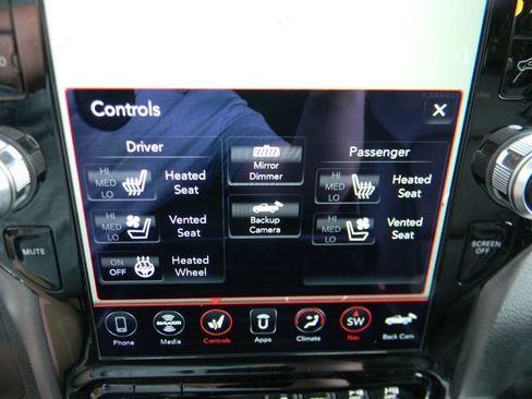 Used 2020 RAM 1500 Laramie w/ Sport Appearance Package AWD/4WD image 15