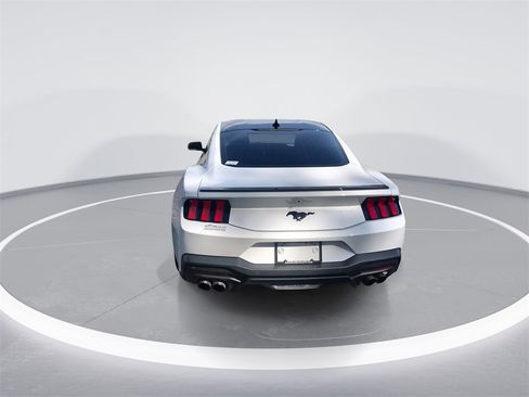 Used 2024 Ford Mustang Coupe image 7