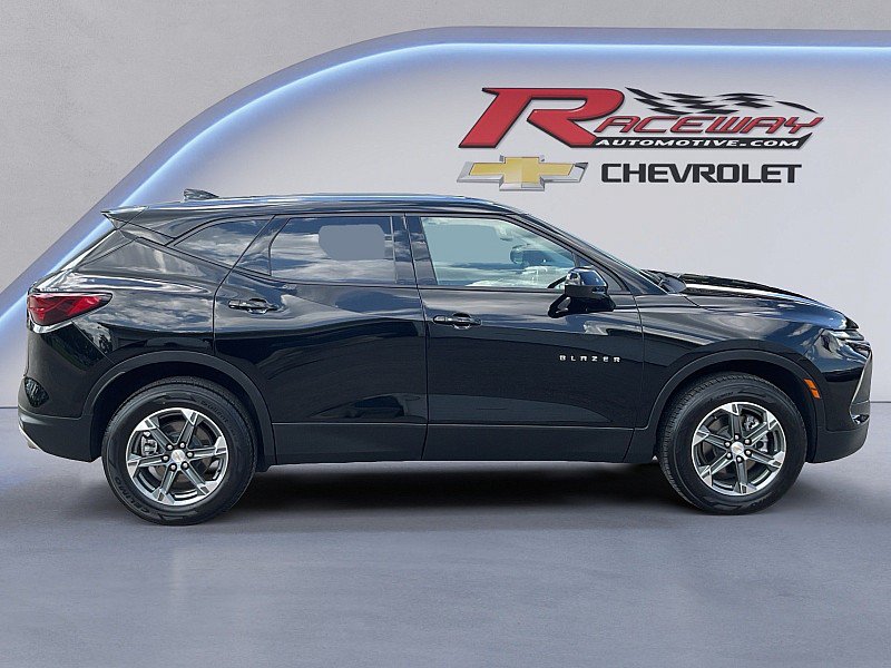 Used 2025 Chevrolet Blazer LT FWD image 6