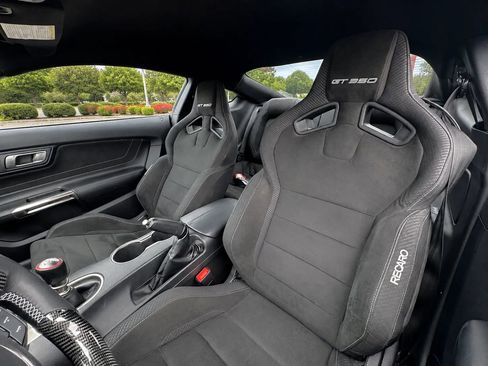 Used 2018 Ford Mustang Shelby GT350 w/ Electronics Package RWD image 16