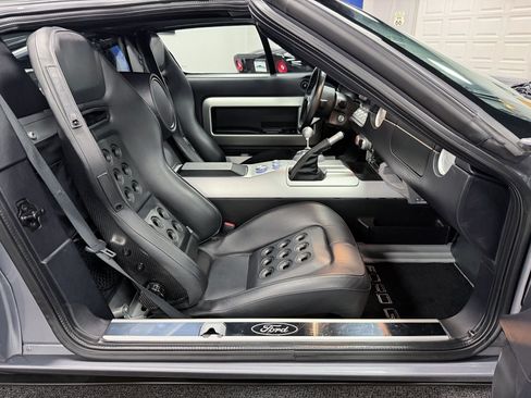 Used 2006 Ford GT RWD image 23