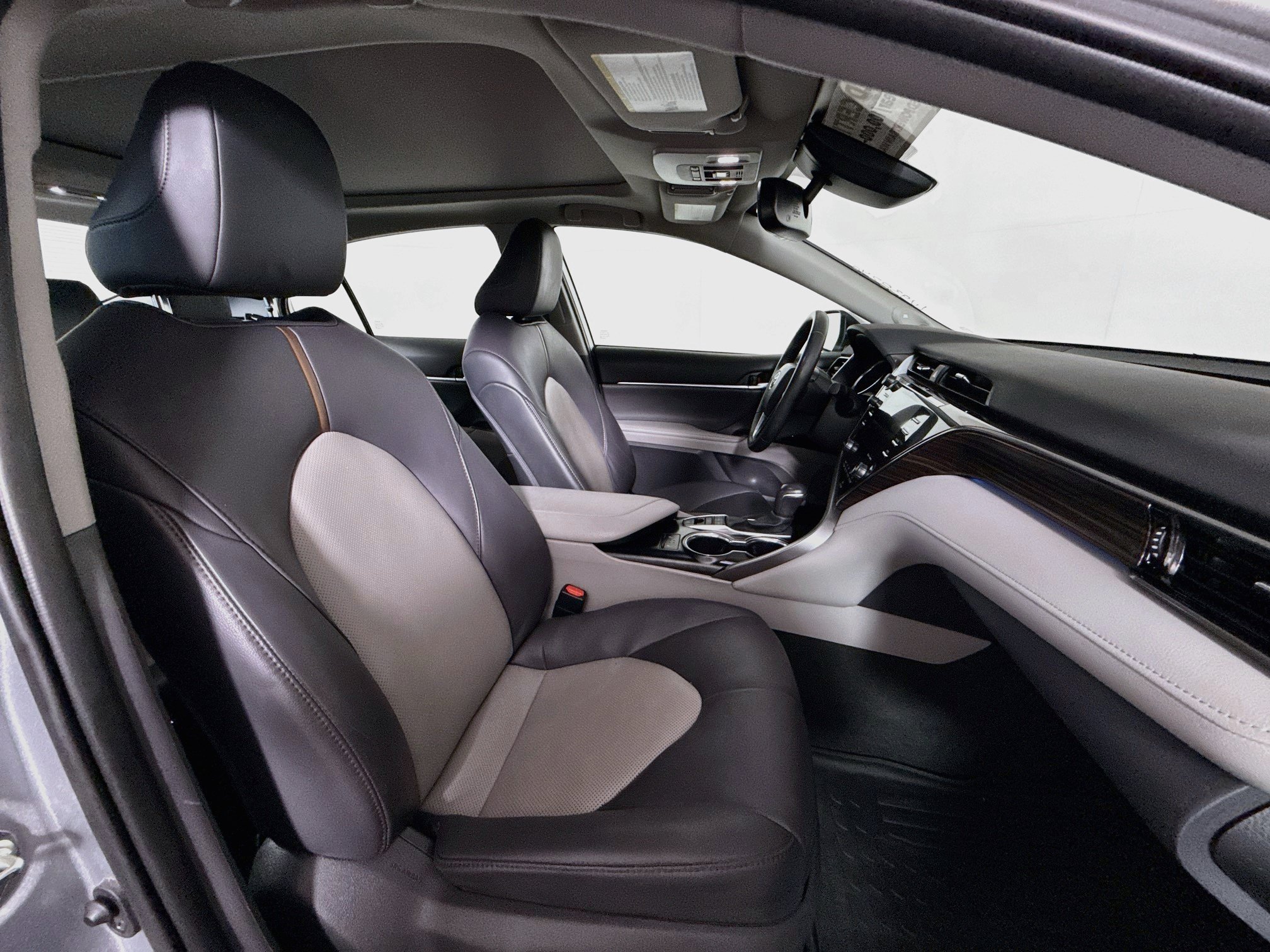 Certified 2020 Toyota Camry XLE w/ Navigation Package FWD image 29