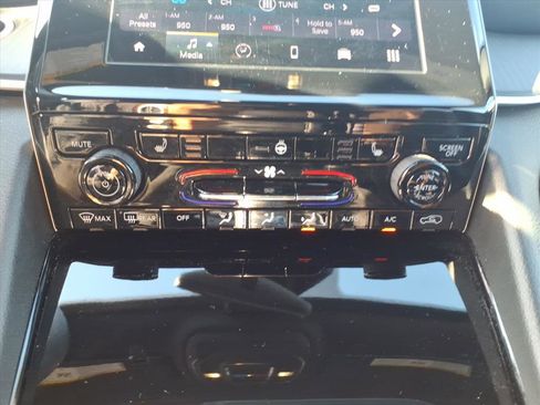 Used 2023 Jeep Grand Cherokee L Altitude image 20