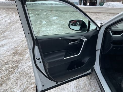 Used 2023 Toyota RAV4 XLE image 15