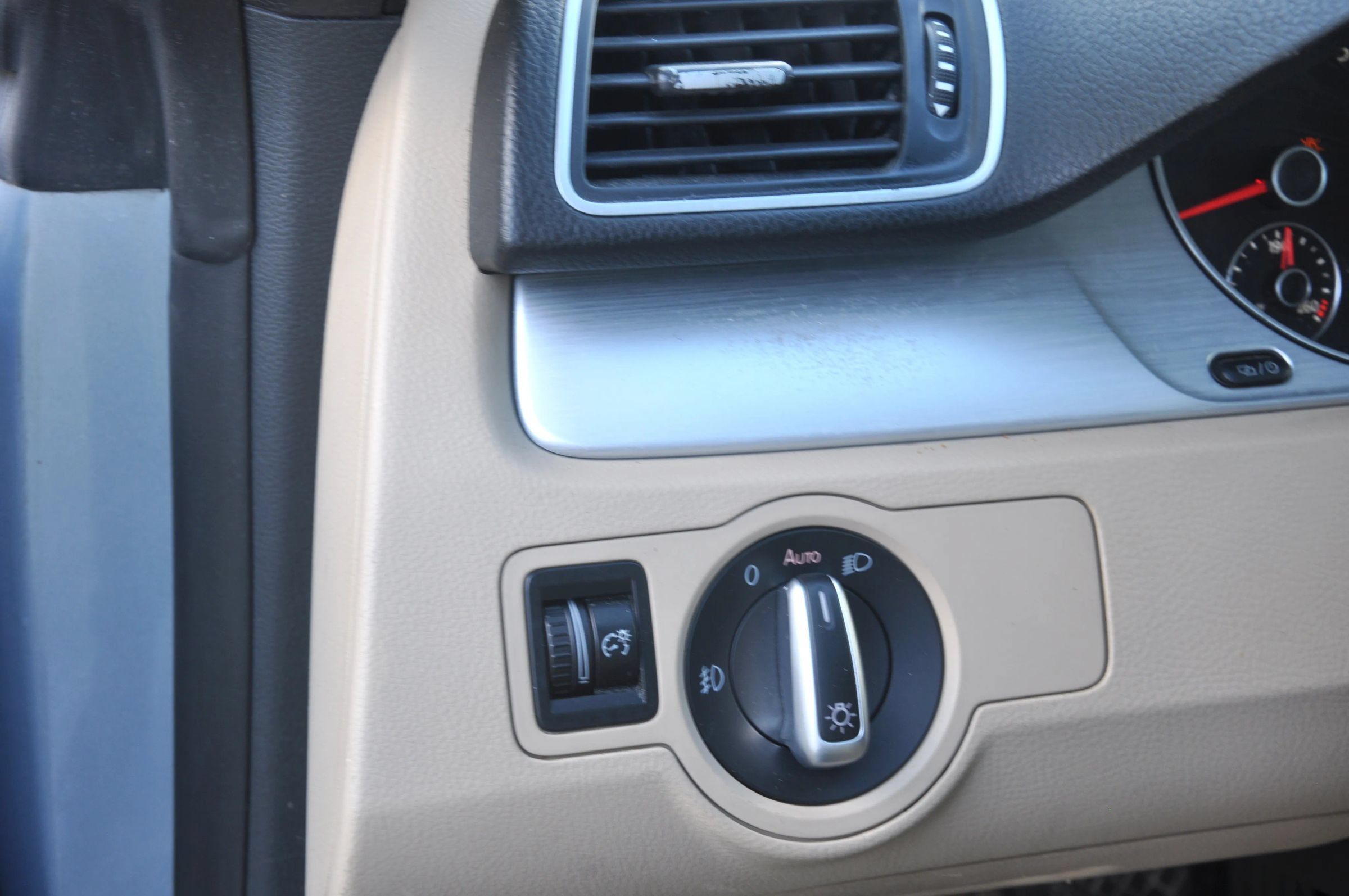 Used 2013 Volkswagen CC Sport FWD image 12
