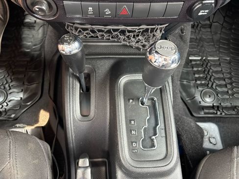 Used 2015 Jeep Wrangler Unlimited Sport w/ Quick Order Package 24S AWD/4WD image 30