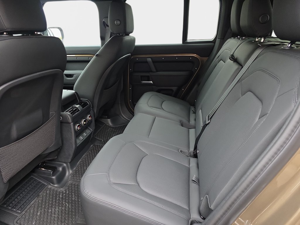 New 2026 Land Rover Defender 110 X-Dynamic SE AWD/4WD image 11