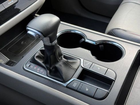 Used 2020 Kia Sedona EX image 23