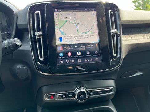 Certified 2025 Volvo EX40 Core AWD/4WD image 15