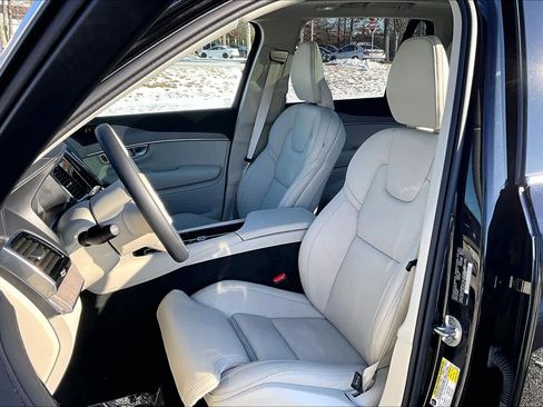 Certified 2024 Volvo XC90 B6 Ultimate w/ Protection Package Premier image 8