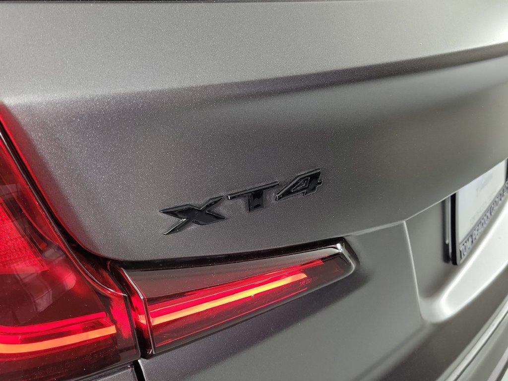 Used 2024 Cadillac XT4 Premium Luxury FWD image 7