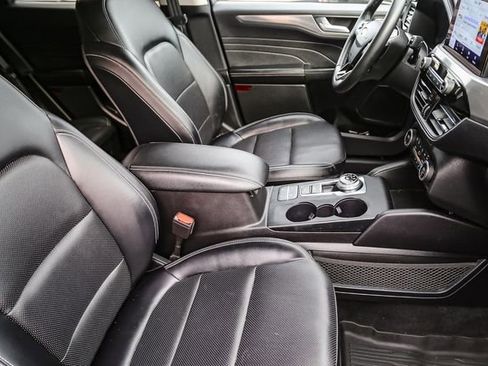 Used 2021 Ford Escape Titanium image 15