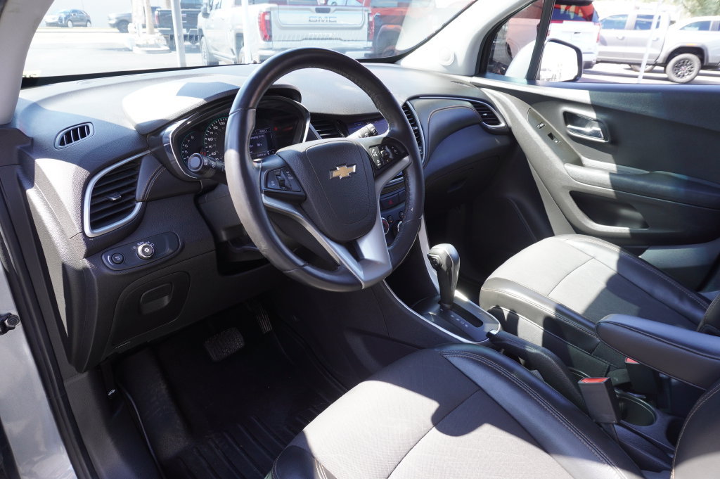 Certified 2020 Chevrolet Trax LT w/ LT Convenience Package FWD image 19