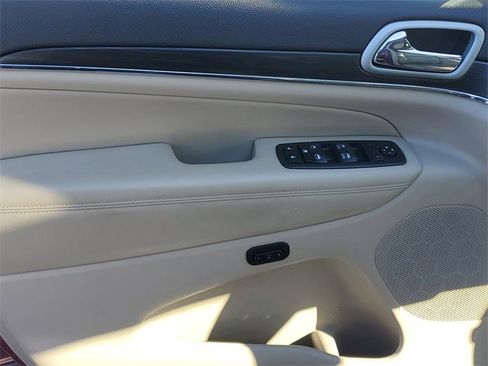 Used 2020 Jeep Grand Cherokee Limited image 16