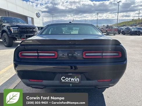 Used 2019 Dodge Challenger SXT image 4