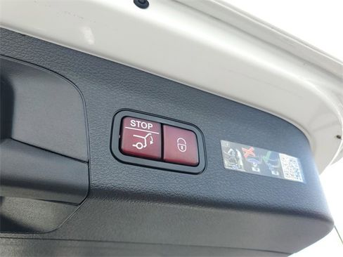 Used 2025 Mercedes-Benz GLS 450 4MATIC image 7