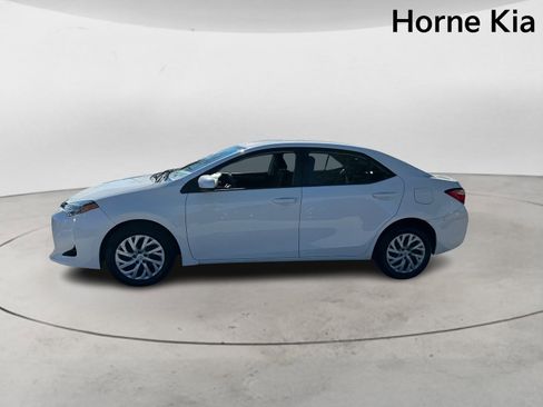 Used 2019 Toyota Corolla LE image 6