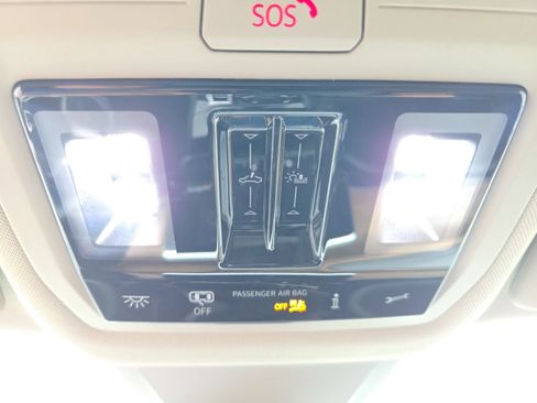 Used 2024 Volkswagen Atlas SE w/ Panoramic Sunroof Package AWD/4WD image 16