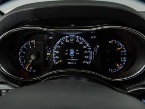 Used 2020 Jeep Grand Cherokee Laredo image 19