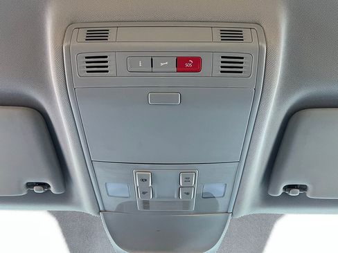 Used 2025 Volkswagen Taos SE image 17