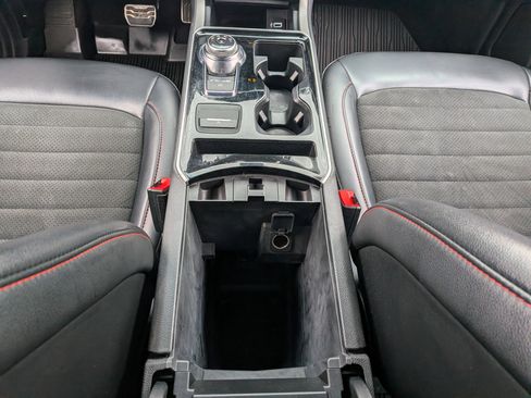 Used 2020 Ford Edge ST-Line w/ Cold Weather Package image 32