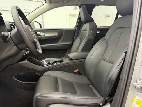 Certified 2025 Volvo XC40 B5 Plus image 12