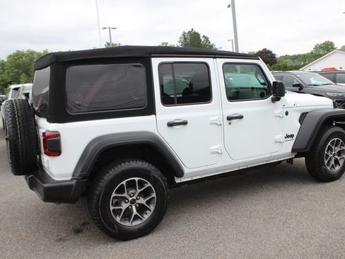 Used 2024 Jeep Wrangler Unlimited Sport AWD/4WD image 29