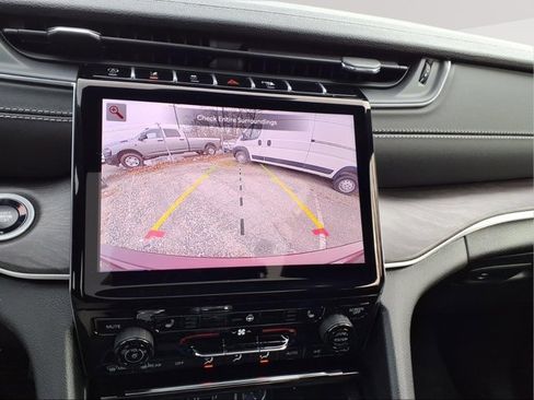 New 2025 Jeep Grand Cherokee L Limited image 16