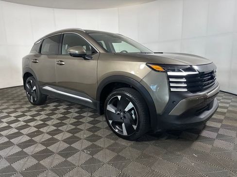 Certified 2025 Nissan Kicks SR image 2