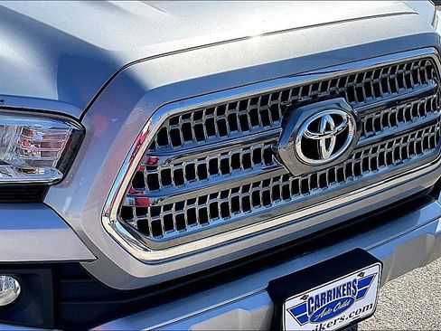 Used 2017 Toyota Tacoma TRD Sport w/ Tow Package (A/T) image 31