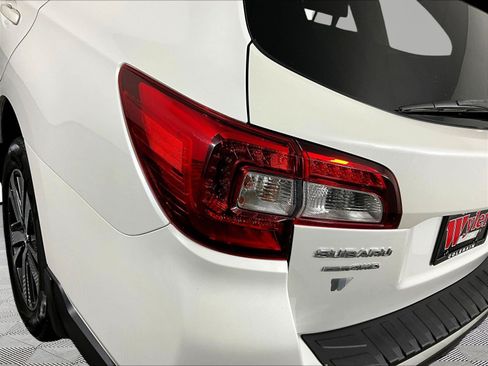 Used 2018 Subaru Outback 2.5i Limited AWD/4WD image 23