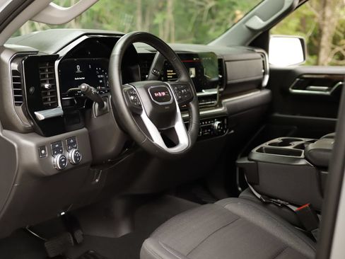 Used 2024 GMC Sierra 1500 Elevation AWD/4WD image 9