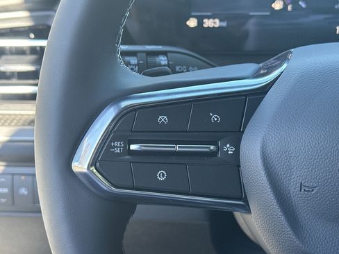 New 2025 Chevrolet Traverse LT w/ Driver Confidence Package image 23