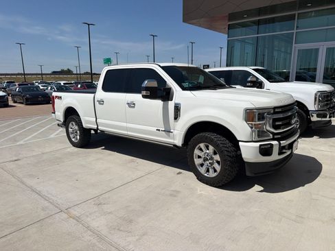 Used 2022 Ford F250 Platinum w/ FX4 Off-Road Package AWD/4WD image 4