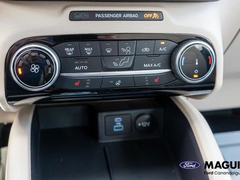 Used 2022 Ford Escape SE w/ Cold Weather Package AWD/4WD image 24