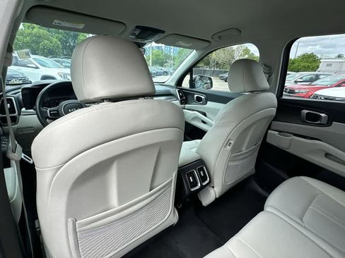 Used 2022 Kia Sorento S FWD image 16