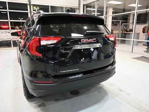 Used 2022 GMC Terrain SLE w/ Driver Convenience Package image 6