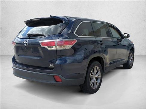 Used 2014 Toyota Highlander Plus FWD image 5