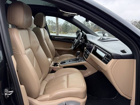 Used 2021 Porsche Macan S image 36