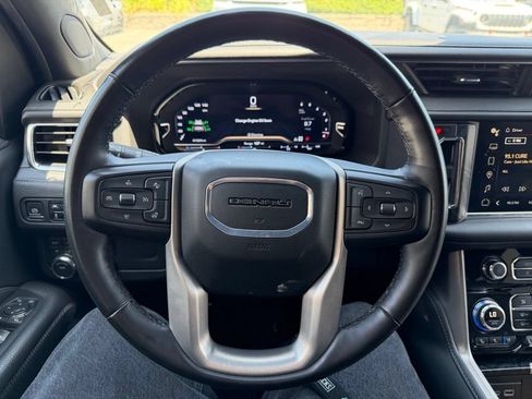 Used 2024 GMC Yukon XL Denali AWD/4WD image 6