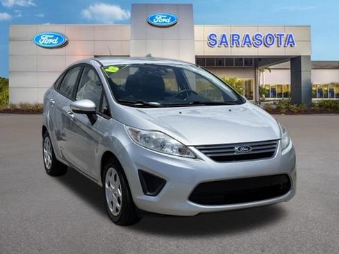 Used 2013 Ford Fiesta SE w/ Super Fuel Economy Pkg FWD image 1