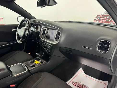 Used 2022 Dodge Charger SXT image 12