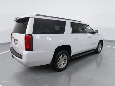 Used 2018 Chevrolet Suburban LT image 3