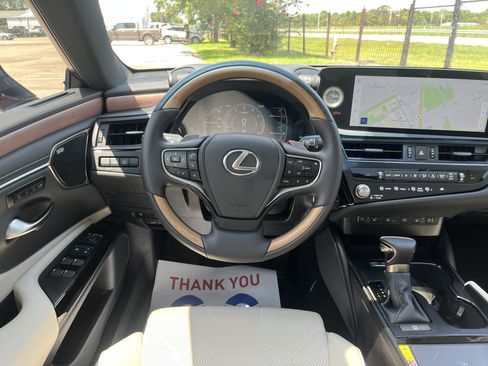 Used 2025 Lexus ES 350 Ultra Luxury FWD image 31