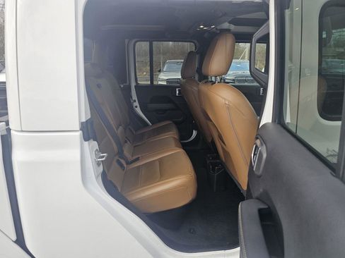 Used 2023 Jeep Gladiator Overland w/ Popular Equipment Package image 17